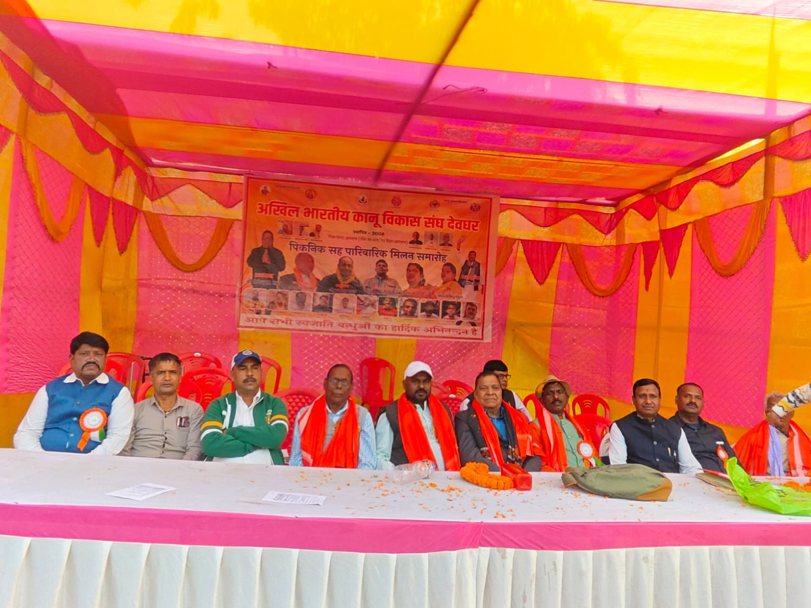 देवघरः कानू विकास संघ के मिलन समारोह में जुटे समाज के लोग