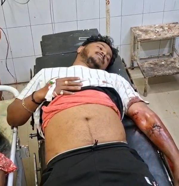 झरिया में युवक पर भुजाली से हमला, हालत गंभीर, प्रेम प्रसंग में विवाद की आशंका