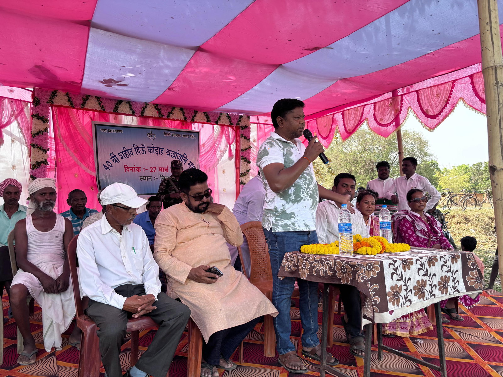 चाईबासाः विधायक जगत माझी ने जंगल आंदोलन के नायक दिऊं कोड़ाह को दी श्रद्धांजलि