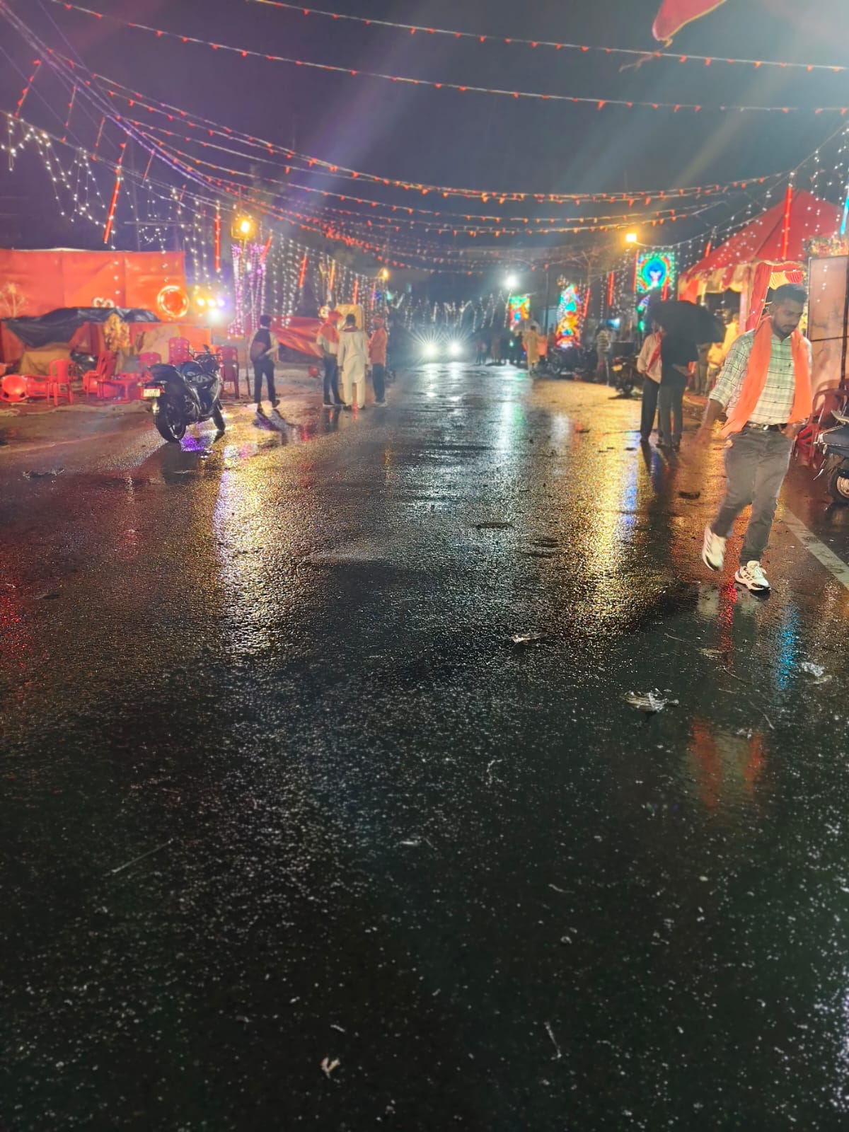 रामगढ़ः रामनवमी उत्सव पर आंधी-पानी का खलल, कई जगह पंडाल गिरे, बिजली गुल