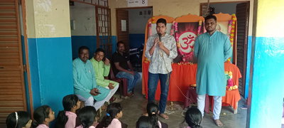 जमशेदपुर: माध्यमिक परीक्षा के जिला टॉपर ओम कुमार हुए सम्मानित