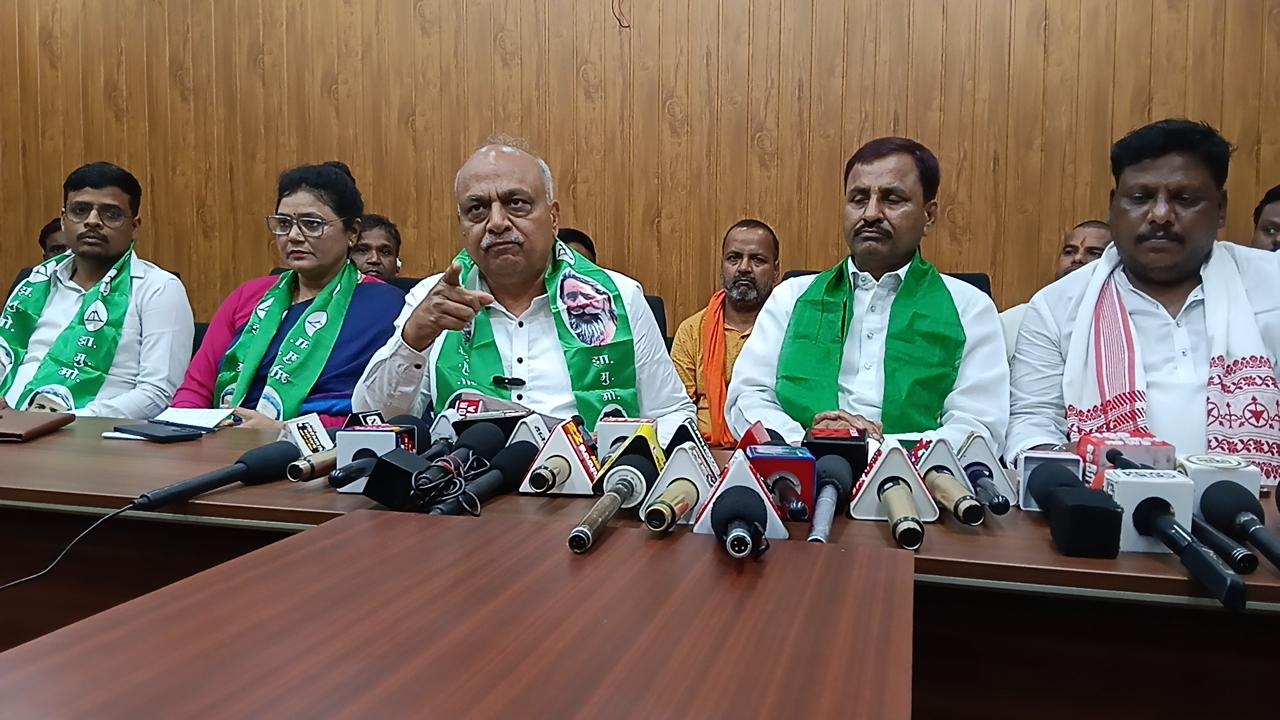 धनबादः एयरपोर्ट व भू-धंसान के मुद्दे पर बीजेपी-झामुमो आमने-सामने