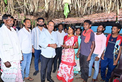 जामताड़ाः आदिवासी बेटी की शादी में पहुंचे मंत्री इरफान, दिया आशीर्वाद