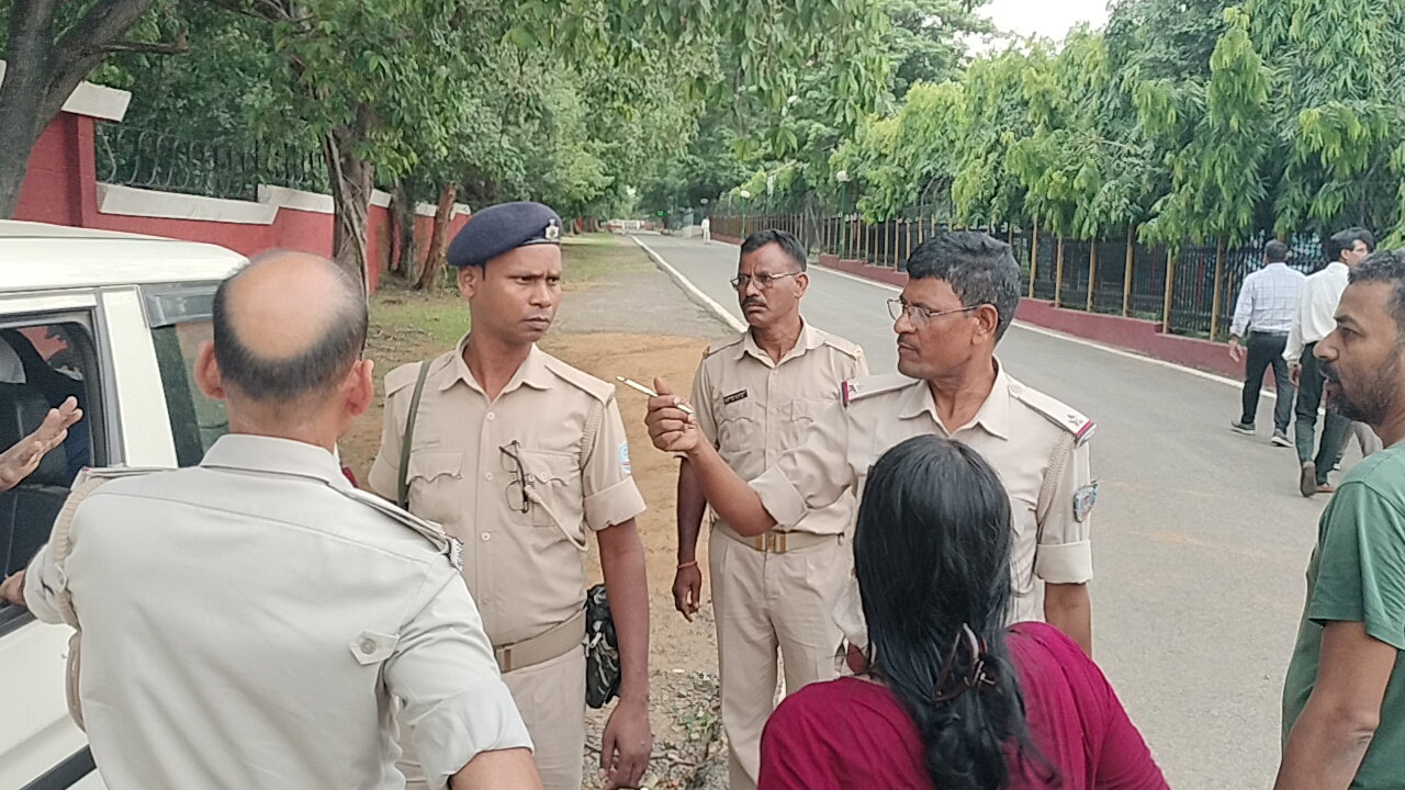 Jamshedpur News : निक्को वाटर पार्क में युवती के साथ छेड़खानी पर हंगामा-मारपीट, चार युवक धराए
