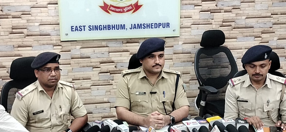 Jamshedpur News : चाकुलिया में 336 ग्राम गांजा के साथ तस्कर गिरफ्तार