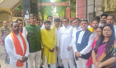 Dhanbad News : बांसजोड़ा गोलीकांड में जेल में बंद आजसू नेत्री रजनी रवानी से मिले सांसद चंद्रप्रकाश