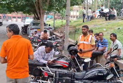 Dhanbad News : निरसा में निर्माणाधीन ओवरब्रिज के नीचे हादसा, भारी केसिंग गिरने से मजदूर की मौत