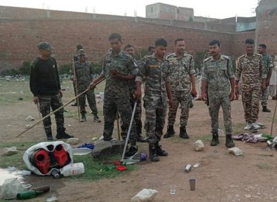 Latehar News :पुलिस ने 1000 लीटर अवैध महुआ शराब नष्टर की