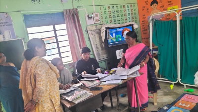 Bokaro News : प्रशिक्षु आईएएस ने आंगनबाड़ी केंद्रों का किया निरीक्षण, दिये निर्देश