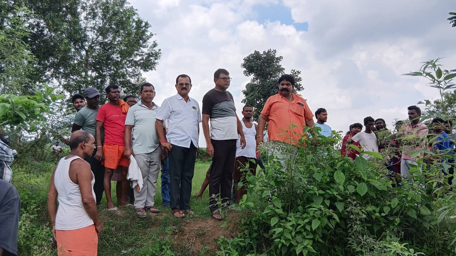 Bokaro News : जरीडीह में तालाब के पास झाड़ियों में मिला युवक का शव