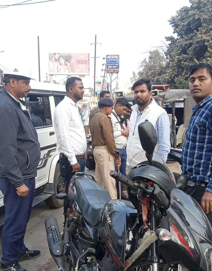 देवघरः वीर कुंवर सिंह चौक पर अतिक्रमण के खिलाफ सख्ती, 7 वाहनों का कटा चालान, 1 जब्त