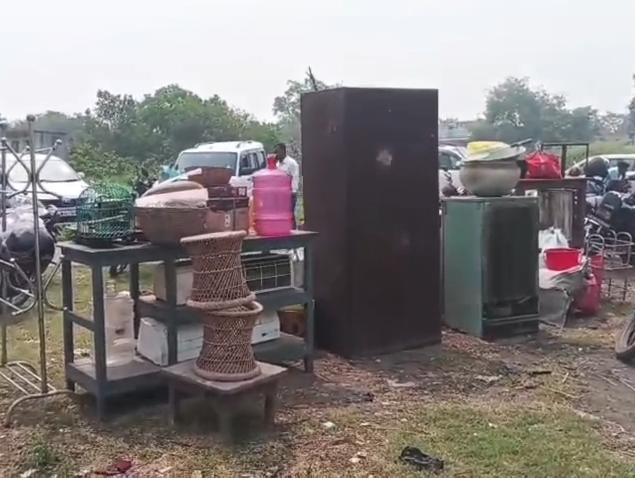 धनबादः लगातार भू-धंसान से दहशत में बस्तीवासी,निरसा विधायक व पूर्व मेयर ने लिया जायजा