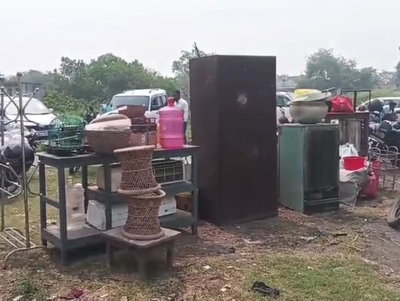 धनबादः लगातार भू-धंसान से दहशत में बस्तीवासी,निरसा विधायक व पूर्व मेयर ने लिया जायजा