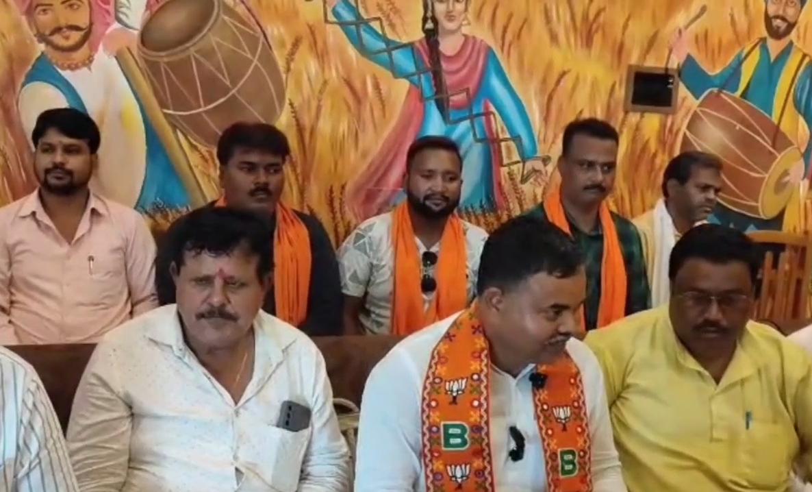 धनबादः एयरपोर्ट मुद्दे पर सियासी घमासान, भाजपा ने निरसा विधायक पर साधा निशाना