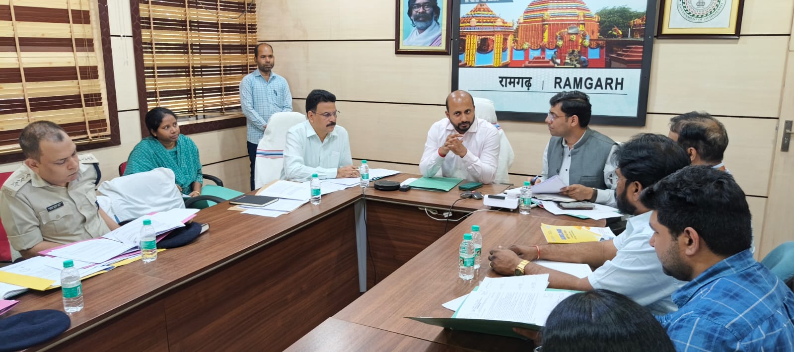 रामगढ़ः नीट परीक्षा के सफल आयोजन को लेकर डीसी ने की बैठक