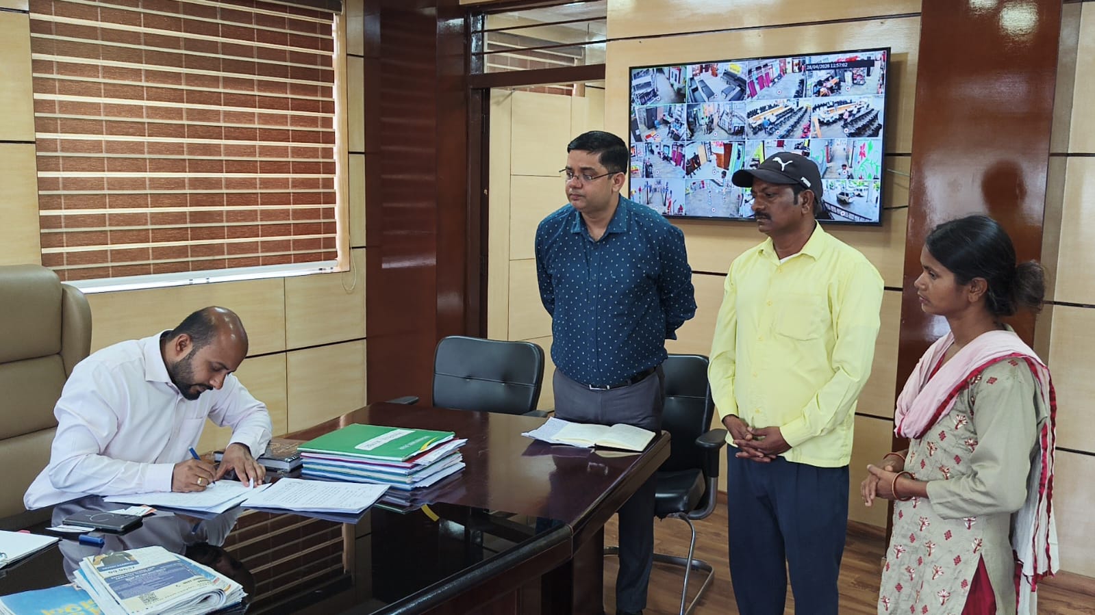 रामगढ़ः डीसी ने जनता दरबार में सुनीं लोगों की समस्याएं