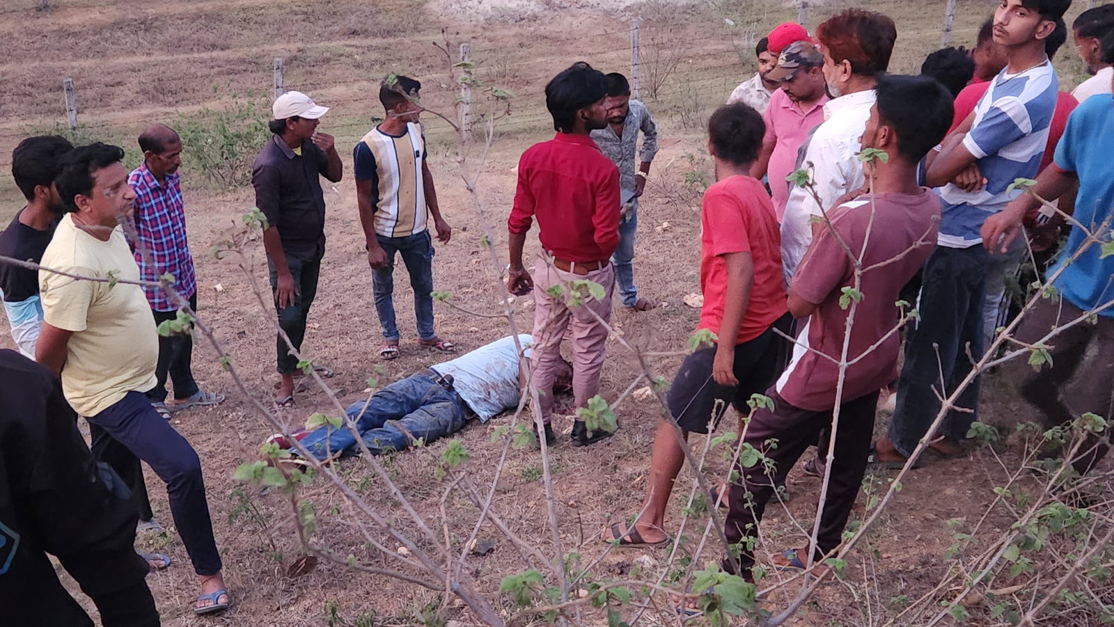 कोडरमा-मधुपुर ट्रेन की चपेट में आकर युवक की मौत