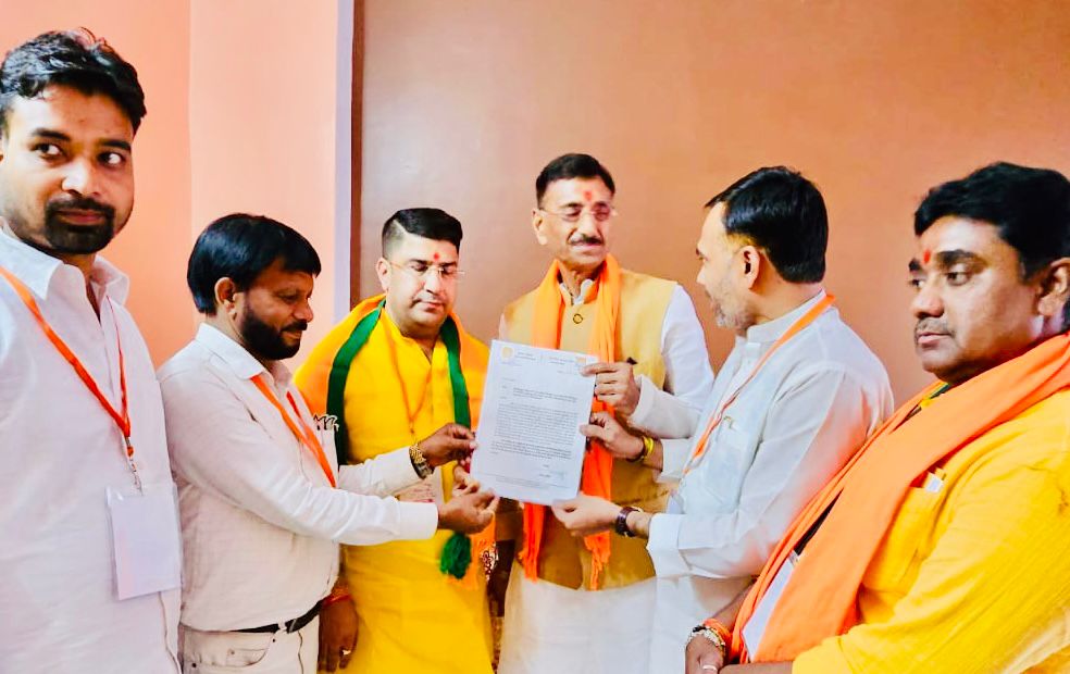 Bokaro News : कुमार अमित ने रक्षा राज्य मंत्री को सौंपा ज्ञापन, बोकारो एयरपोर्ट फ्लाइट शुरू करने की मांग