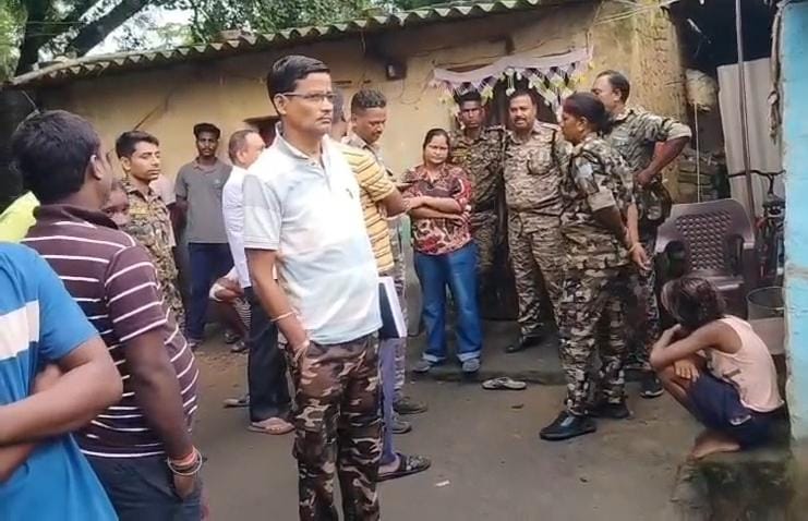 Dhanbad News : घरेलू विवाद में युवक की संदिग्ध स्थिति में मौत, पत्नी व बेटा हिरासत में