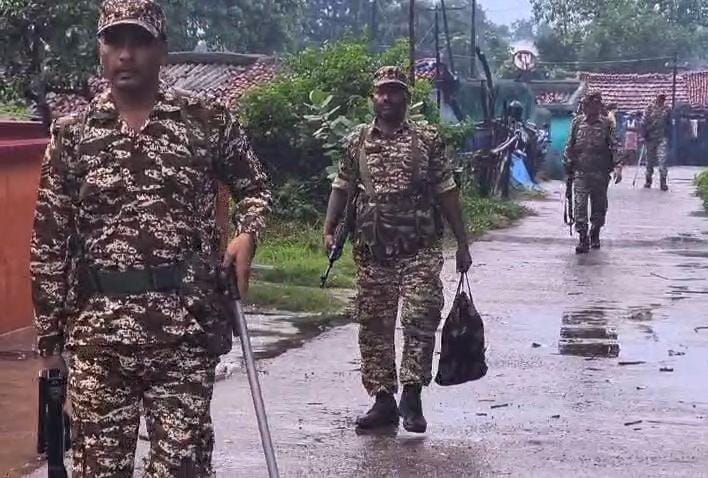 Dhanbad News : झरिया में 6 ठिकानों पर ED की रेड पूरी, चासनाला में जारी, अहम दस्तावेज जब्त