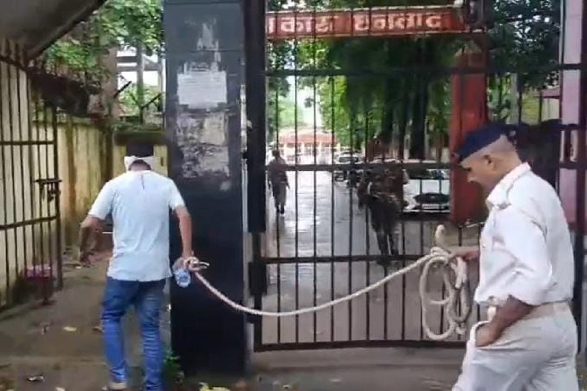 Dhanbad News : जमीन-मकान के नाम पर करोड़ों की ठगी का आरोपी कोलकाता से गिरफ्तार