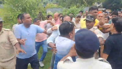 Bokaro News : सेक्टर 12 में क्वार्टर गिरने के बाद बवाल, सिक्योरिटी अधिकारी से मारपीट