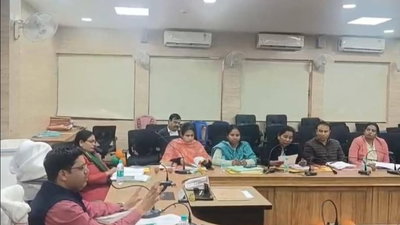 रामगढ़ः निर्वाची व सहायक निर्वाची पदाधिकारियों को दिया गया प्रशिक्षण