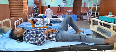 लातेहारः बारात से लौट रही बोलेरो पेड़ से टकराई, सात लोग घायल