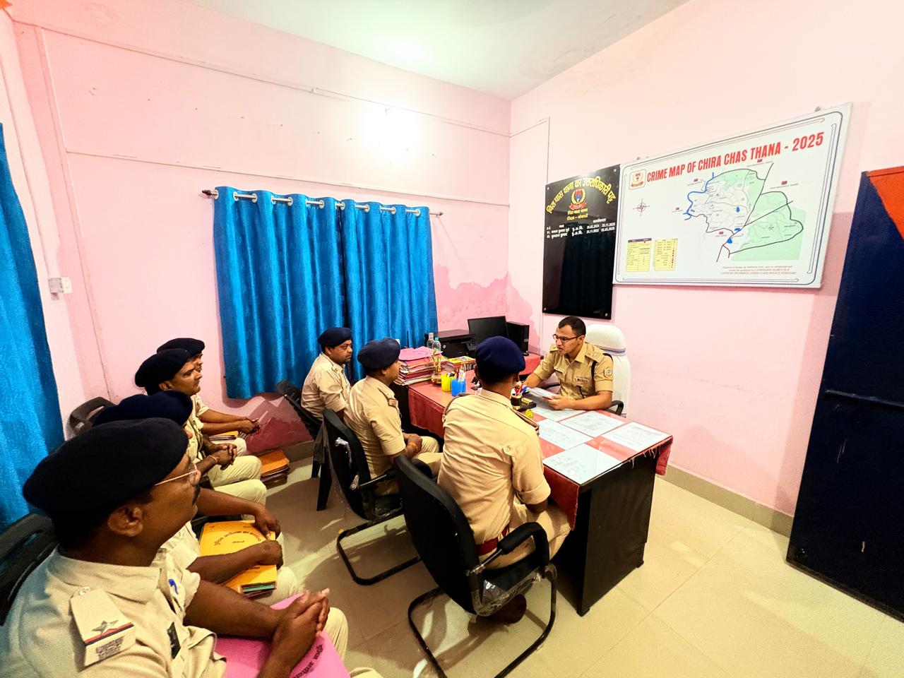 Bokaro News : एसपी ने दो थानों का किया औचक निरीक्षण, दिए निर्देश