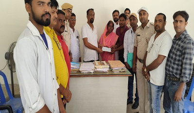 Bokaro News : सुअरों के हमले में मृत बुधन महतो के परिजनों को मिला 4 लाख रु. मुआवजा