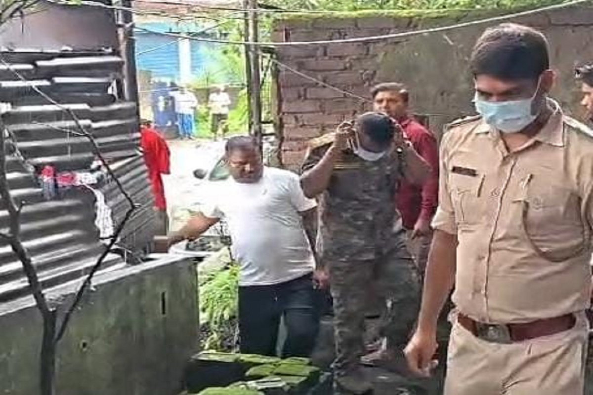 Dhanbad News : वासेपुर में नाले से युवक का सड़ा-गला शव बरामद