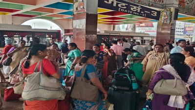 Bihar News : नेपाल से लौटे 106 लोगों के लिए रेलवे ने की व्यवस्था, ट्रेन से पटना से नागपुर भेजे गए