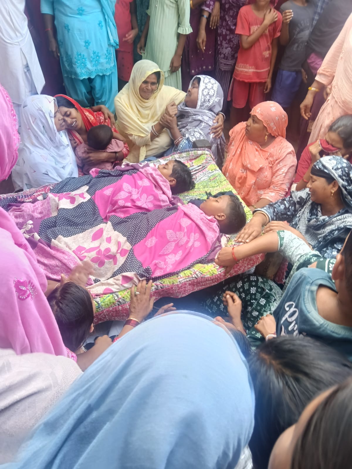 Jamtara News : तालाब में नहाने गए तीन बच्चों की डूबने से मौत, गांव में मातम