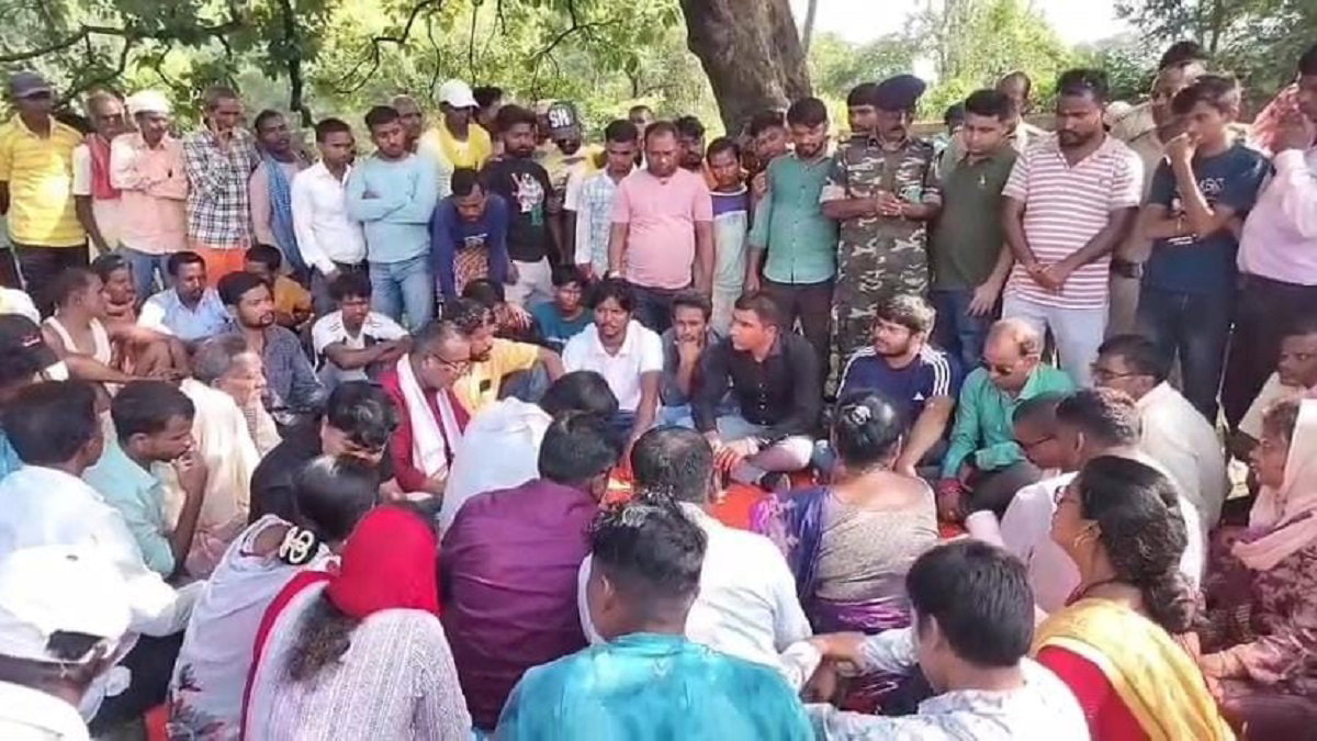 Para teacher killed
