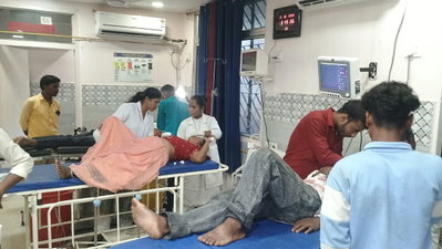 Latehar News : दो बाइक की टक्कर में महिला समेत तीन लोग घायल
