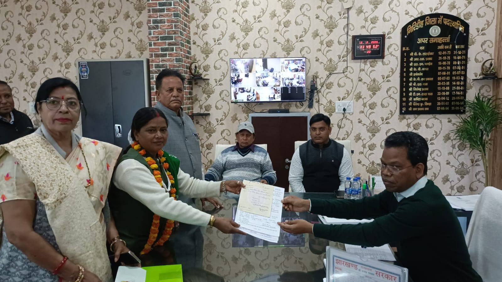 गिरिडीहः मेयर पद के लिए प्रमिला मेहरा व कुमार गौरव ने किया नामांकन