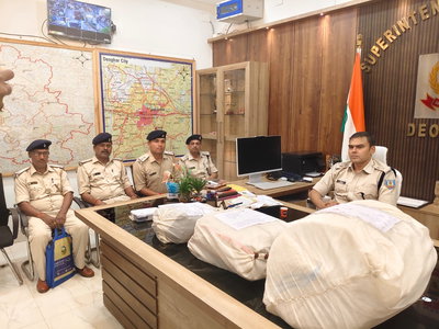 देवघरः कार से 33 किलो गांजा बरामद, दो गिरफ्तार