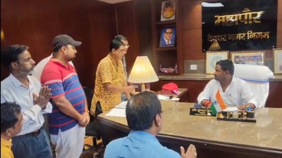 देवघरः दलालों ने कबूतर धर्मशाला को बेचने की रची साजिश, व्यवसायियों ने मेयर से लगाई गुहार