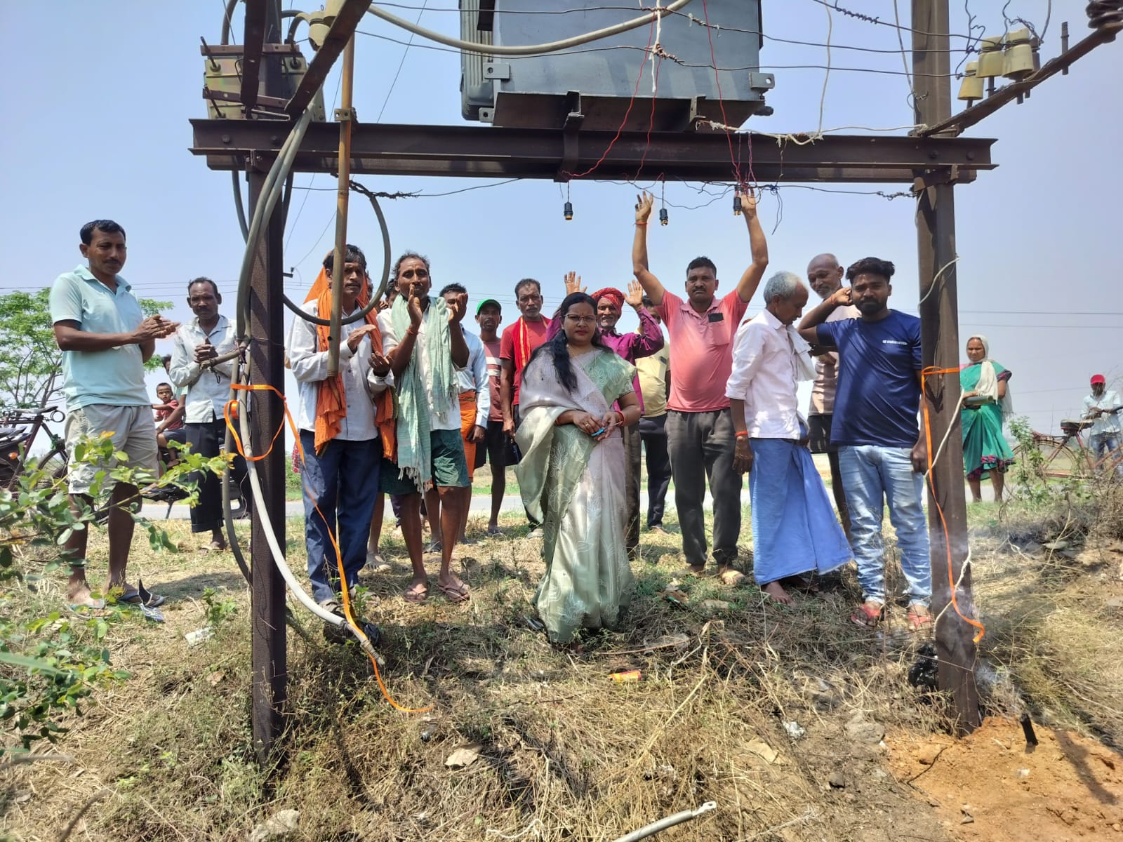 रामगढ़ः छोटकीपोना में लगा नया ट्रांसफार्मर, किसानों में खुशी