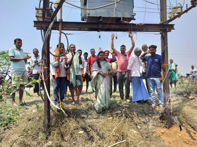 रामगढ़ः छोटकीपोना में लगा नया ट्रांसफार्मर, किसानों में खुशी