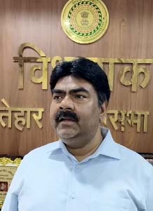 Latehar News : जनगणना की प्रक्रिया शुरू, विधायक प्रकाश राम ने की स्व-गणना
