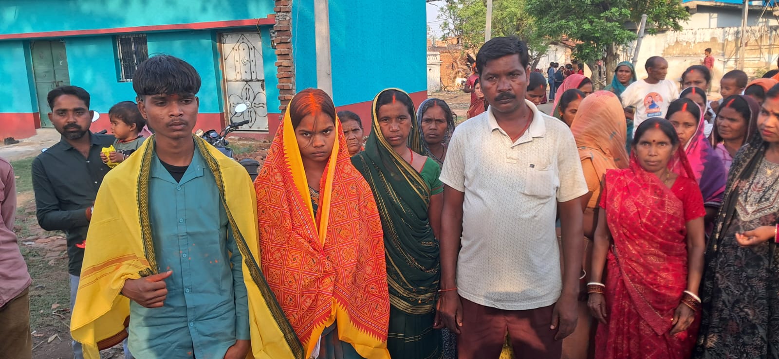 Ramgarh News : विवाह बंधन में बंधे प्रेमी युगल, मंदिर में हुई शादी