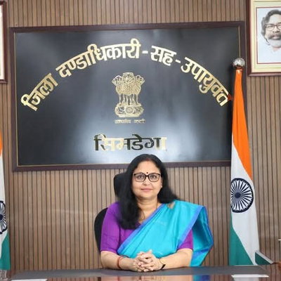 Simdega News : डीसी के नाम फर्जी वाट्सएप अकाउंट बना पैसों की मांग, प्रशासन ने किया सतर्क