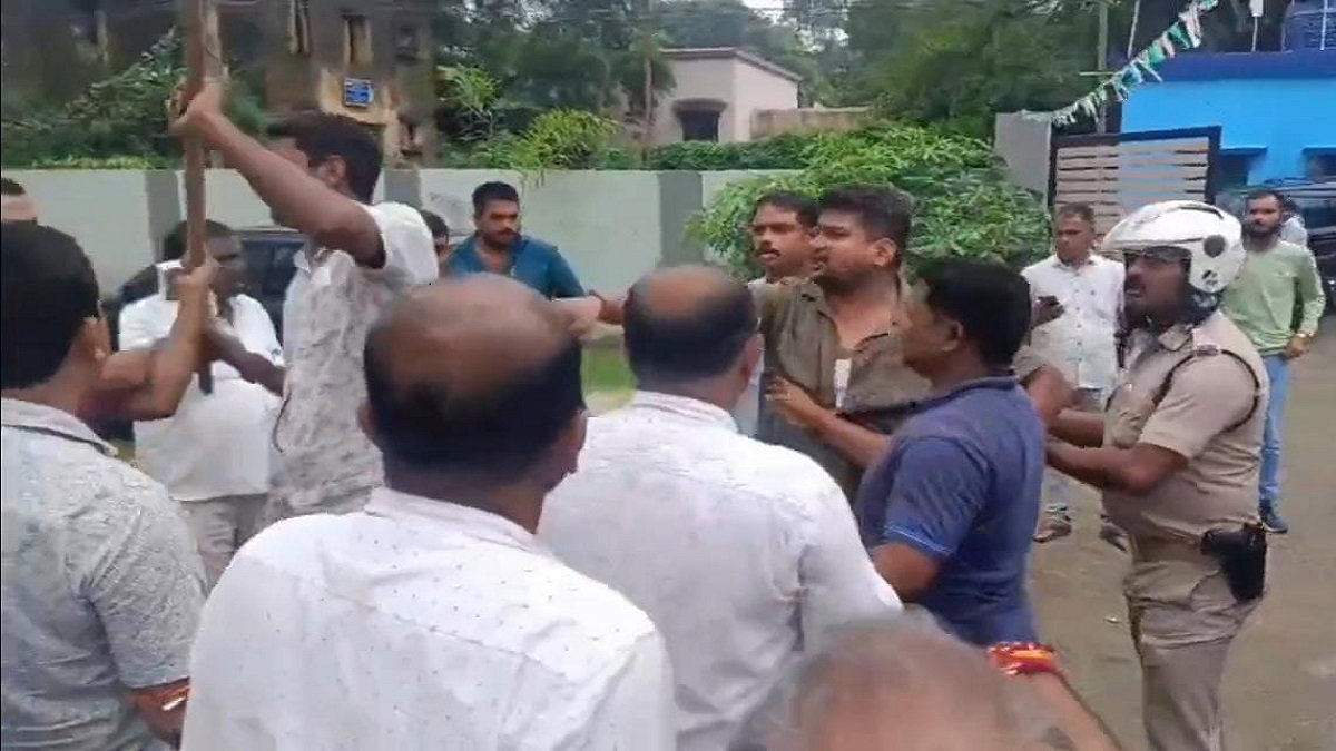 contractors clash
