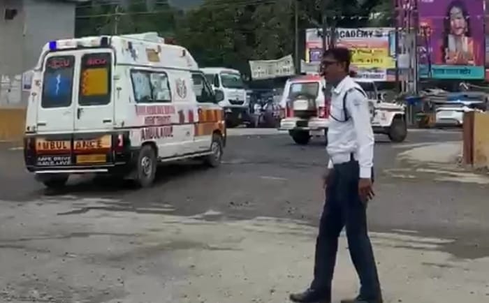 Jamshedpur News :  मासूम को बेहतर इलाज के लिए TMH से भेजा कोलकाता, ट्रैफिक पुलिस ने बनाया ग्रीन कॉरिडोर