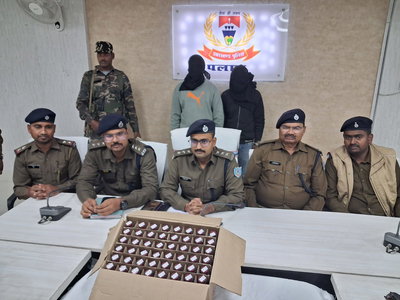 पलामूः नशा के खिलाफ पुलिस की बड़ी कार्रवाई, अफीम व शराब तस्करी में लिप्त 4 आरोपी गिरफ्तार