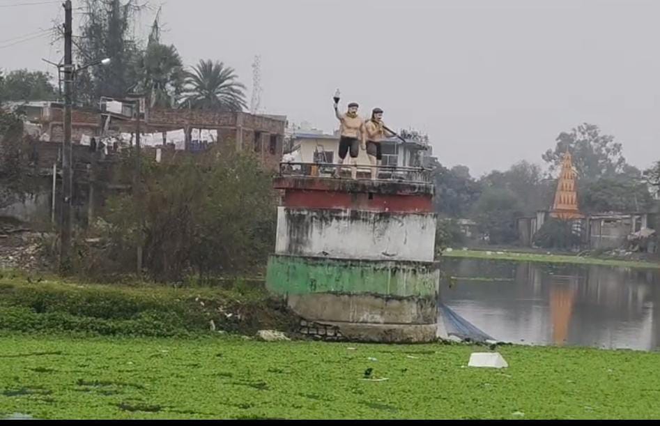 पलामूः विकास के दावे की बदबूदार हकीकत, पूर्व मेयर के घर से सटा तालाब बदहाल