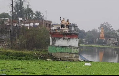 पलामूः विकास के दावे की बदबूदार हकीकत, पूर्व मेयर के घर से सटा तालाब बदहाल