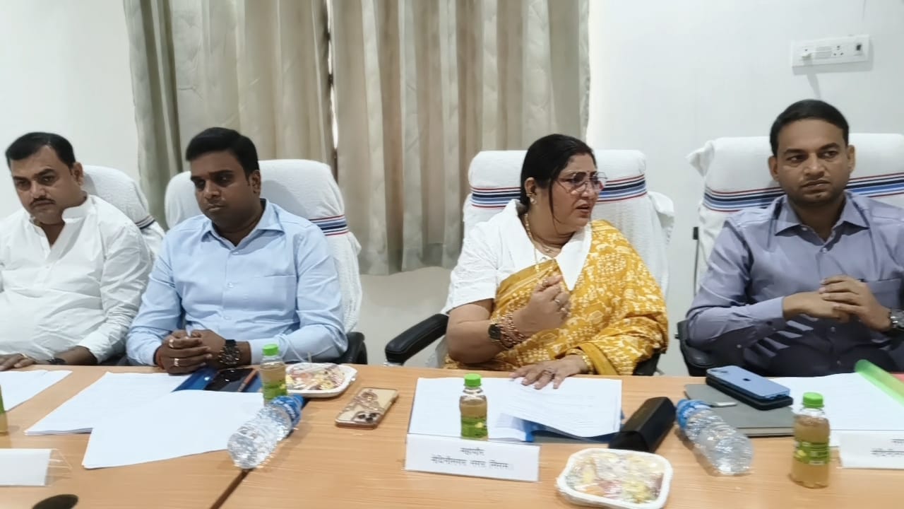 पलामू: चौधराना बाजार की दुकानों का किराया 4 रु, प्रति वर्ग फीट करने का प्रस्ताव पारित