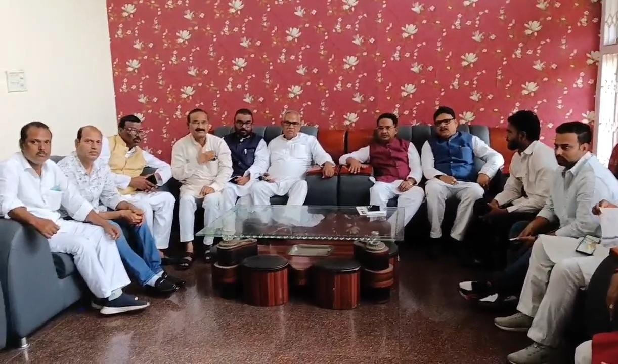 धनबादः भिखराजपुर कांड पर सियासत तेज, कांग्रेस टीम पहुंची; सांसद व पुलिस पर कार्रवाई की मांग